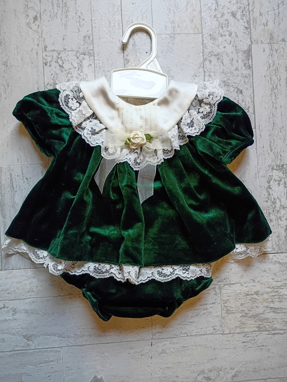 Vintage baby girls outfit 3 months green velour & lace